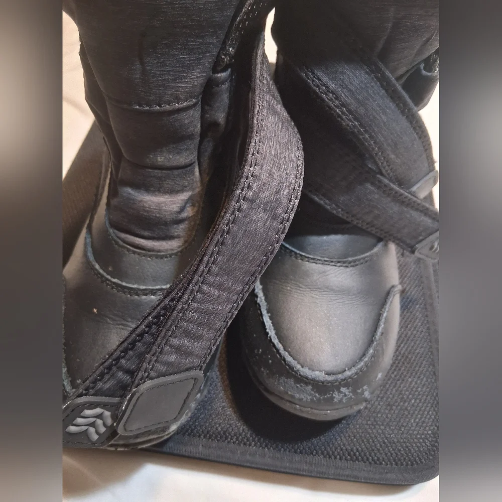 Thermolite Ecomade Kids Black Winter Boots Size 1 Weatherproof Outdoor Play